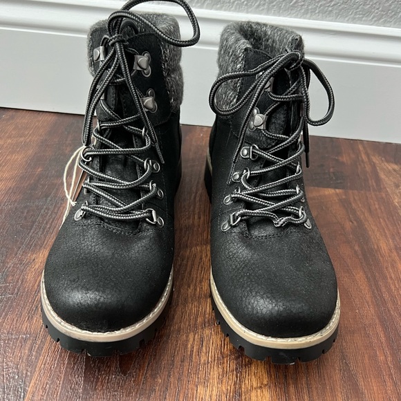 Black Size 9 Boots - Picture 2 of 4